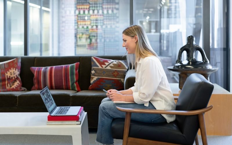 linkedin-sales-solutions-9KrLgnMc3OE-unsplash